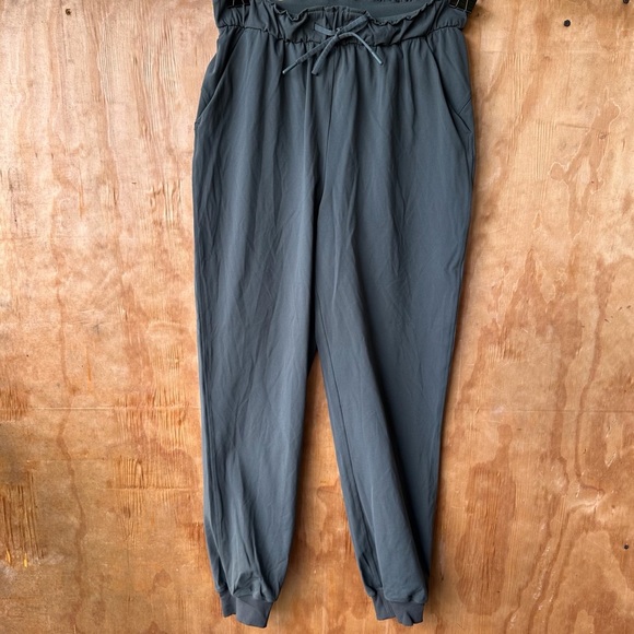 Lululemon On the Fly Jogger Olive Green Cuffed Hem Pull On Pant - Picture 11 of 12